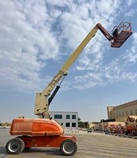 Brand: JLG  
Model: 860SJ  
Year: 2007  
Height: 26.21 m  
Outreach: 22.86 m  
Weight: 16,510 kg  
Width: 2.49 m  
Length: 12.19 m  
Working Load: 230 kg (340 restricted) 