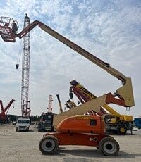 Brand: JLG  
Model: 800AJ  
Year: 2007  
Height: 24.38 m   Outreach: 15.8 m  
Weight: 15,558 kg  
Width: 2.44 m  
Length: 11.13 m  Working Load: 230 kg